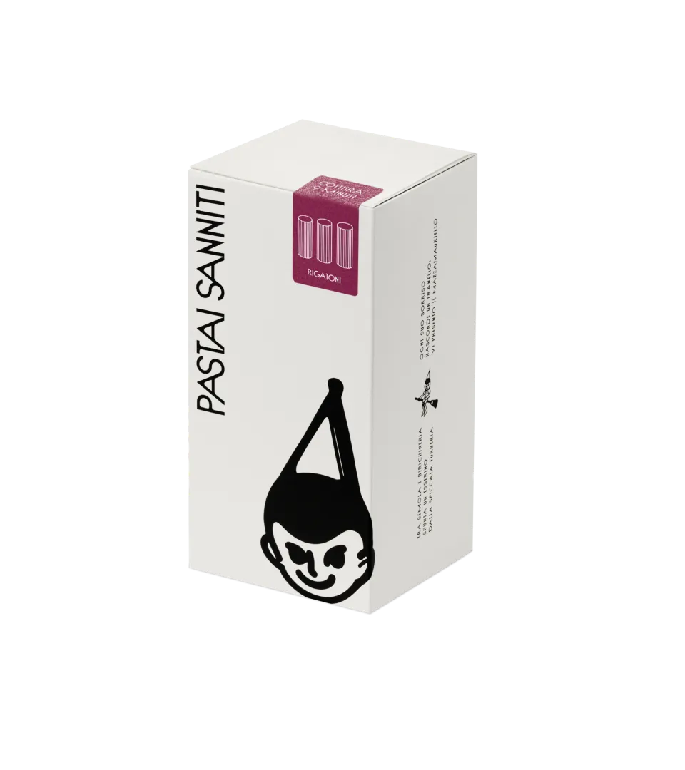 rigatoni pasta from parallelepipedo pack